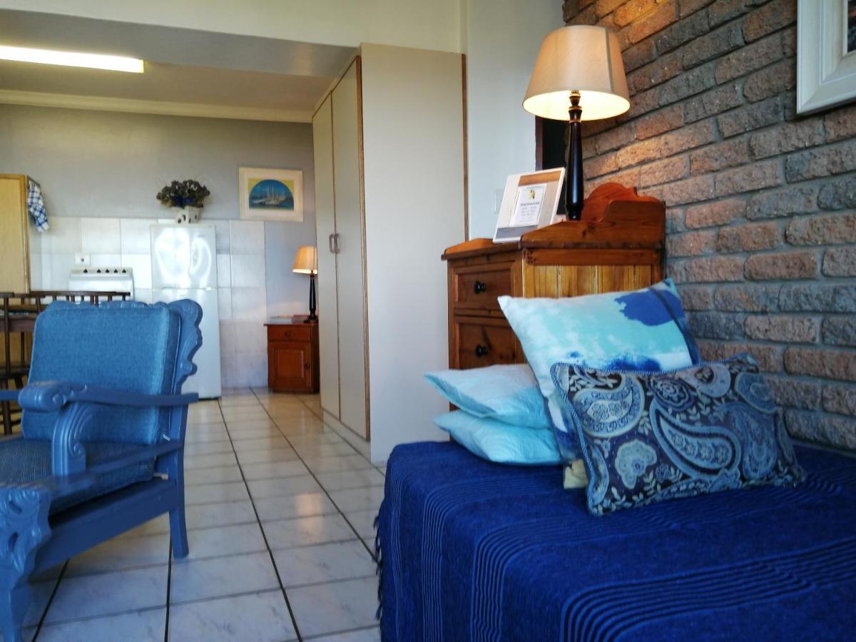 Amzee Bokmakierie Guest House Dana Bay Стая снимка