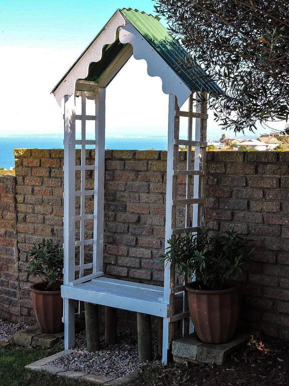 Amzee Bokmakierie Guest House Dana Bay Екстериор снимка