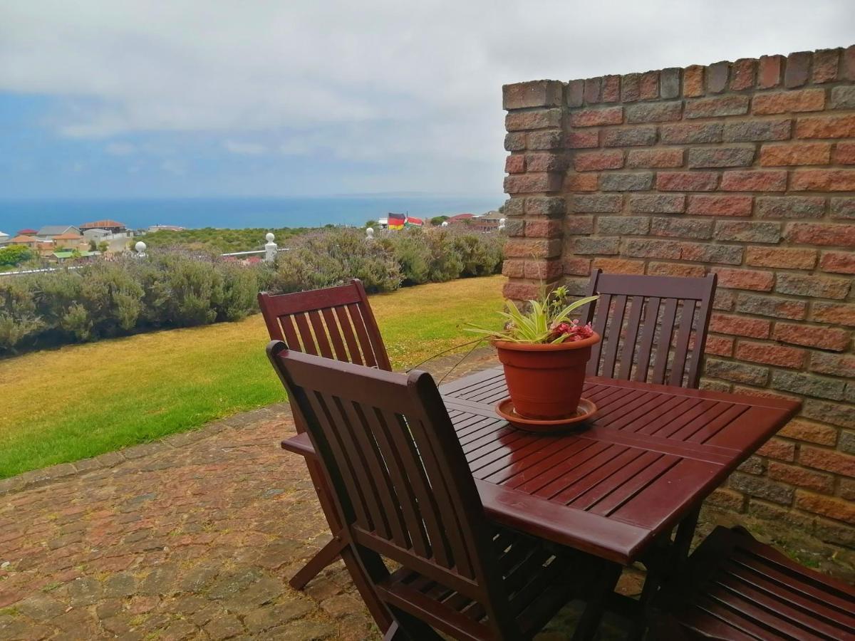 Amzee Bokmakierie Guest House Dana Bay Екстериор снимка
