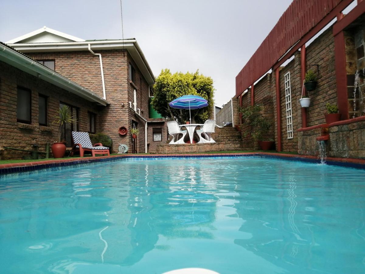 Amzee Bokmakierie Guest House Dana Bay Екстериор снимка